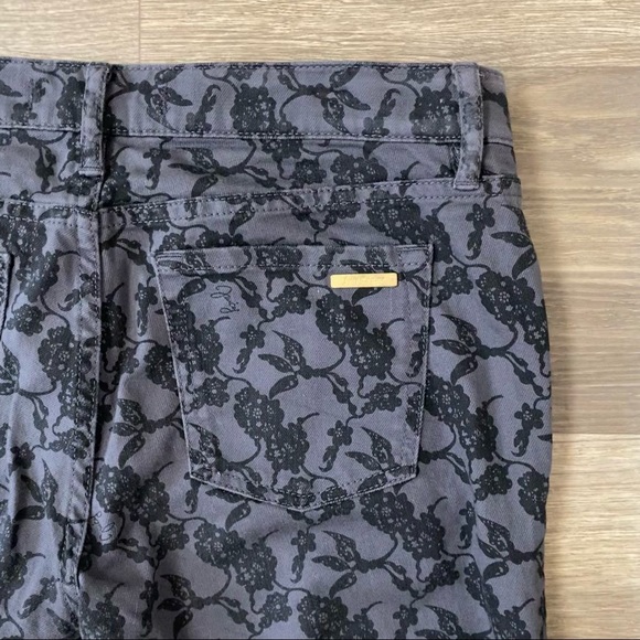 Juicy Couture Mid-Rise Bootleg Skinny Grey & Black Floral Jeans | Size 29 - Picture 10 of 14